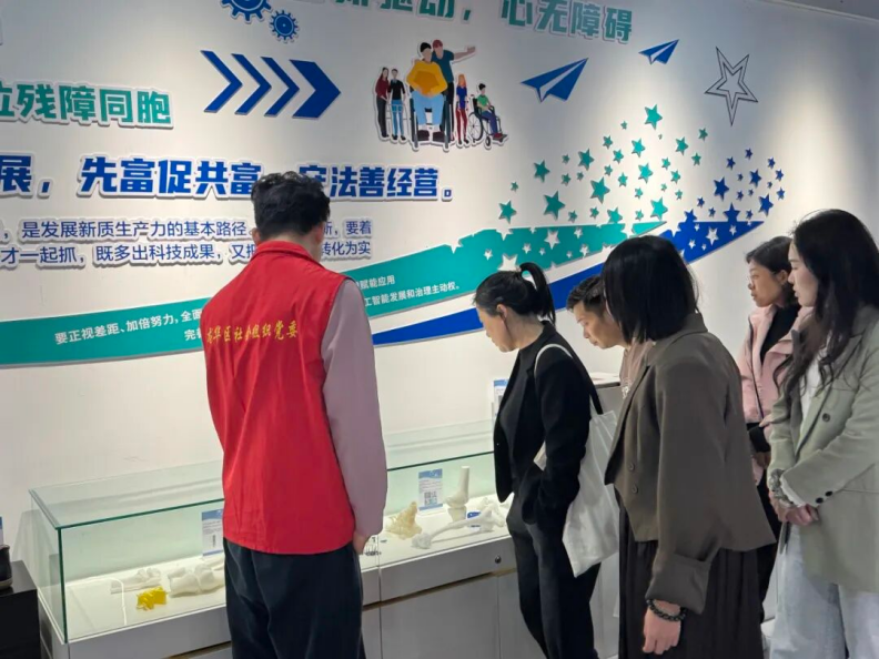 传承雷锋精神 · 共建和谐家园——星爸星妈教育科技（深圳）有限公司党日活动回顾图片16