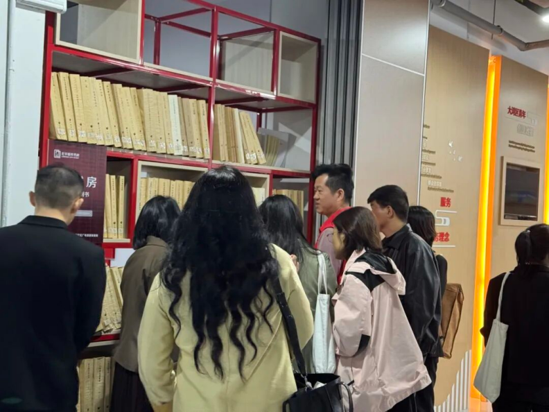 传承雷锋精神 · 共建和谐家园——星爸星妈教育科技（深圳）有限公司党日活动回顾图片19