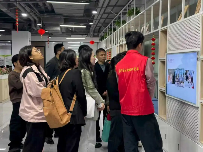 传承雷锋精神 · 共建和谐家园——星爸星妈教育科技（深圳）有限公司党日活动回顾图片25