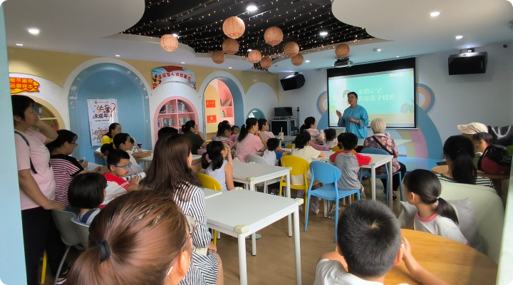 亲子绘画·心理学公益沙龙走进社区